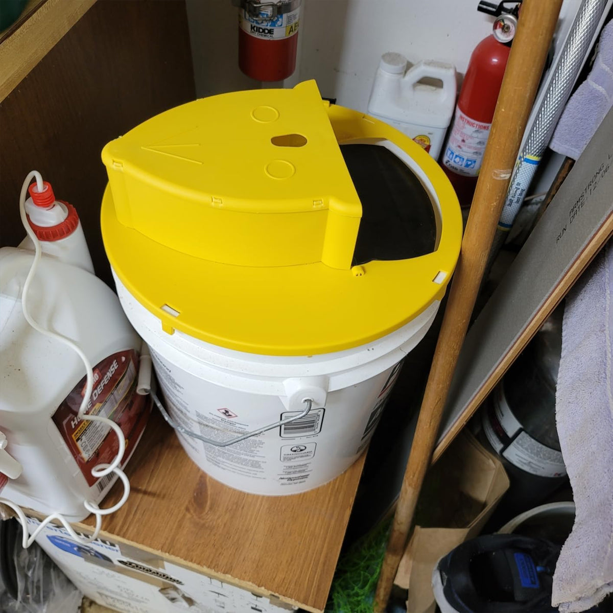 Smart Flip N Slide Bucket Lid Mouse Trap
